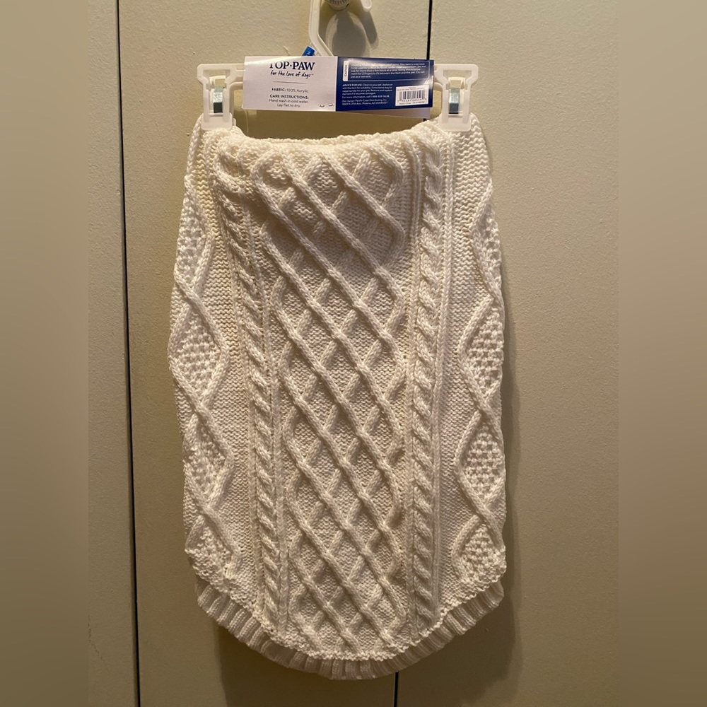 PetSmart Top Paw Trendy White Turtleneck sweater